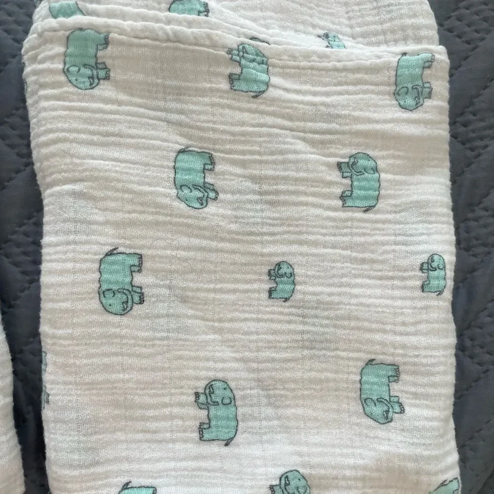 aden + anais Giraffe Print Swaddle Blanket